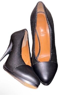 Givenchy Black Pointed Toe Ribbed Leather Pumps